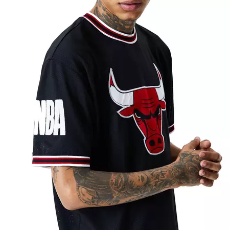 New Era NBA Chicago Bulls Oversized Applique Tee