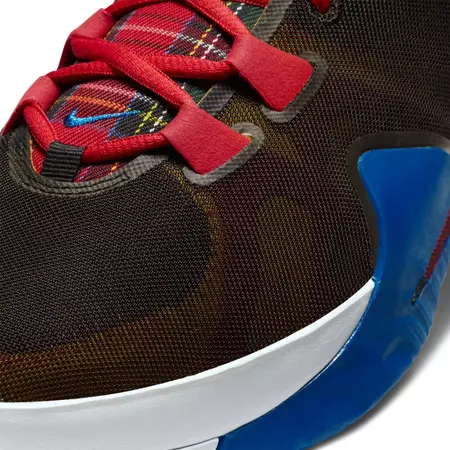 Zoom Freak 1 Antetokounmpo 'Employee of the Month'