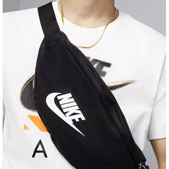 Nike Sportswear Heritage (010)