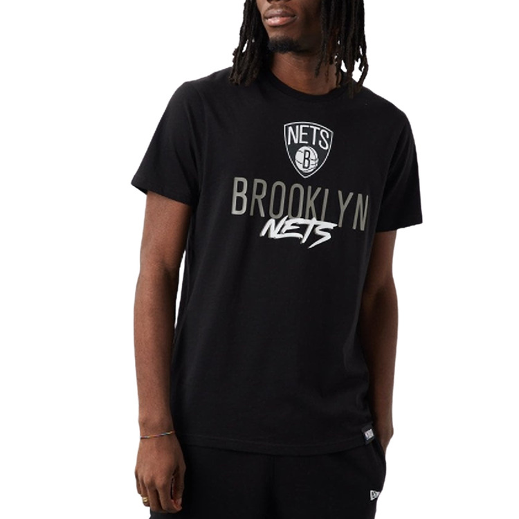 Ajouter au panier New Era NBA Brooklyn Nets Script Logo Tee "Black" New Era NBA Brooklyn Nets Script Logo Tee "Black"