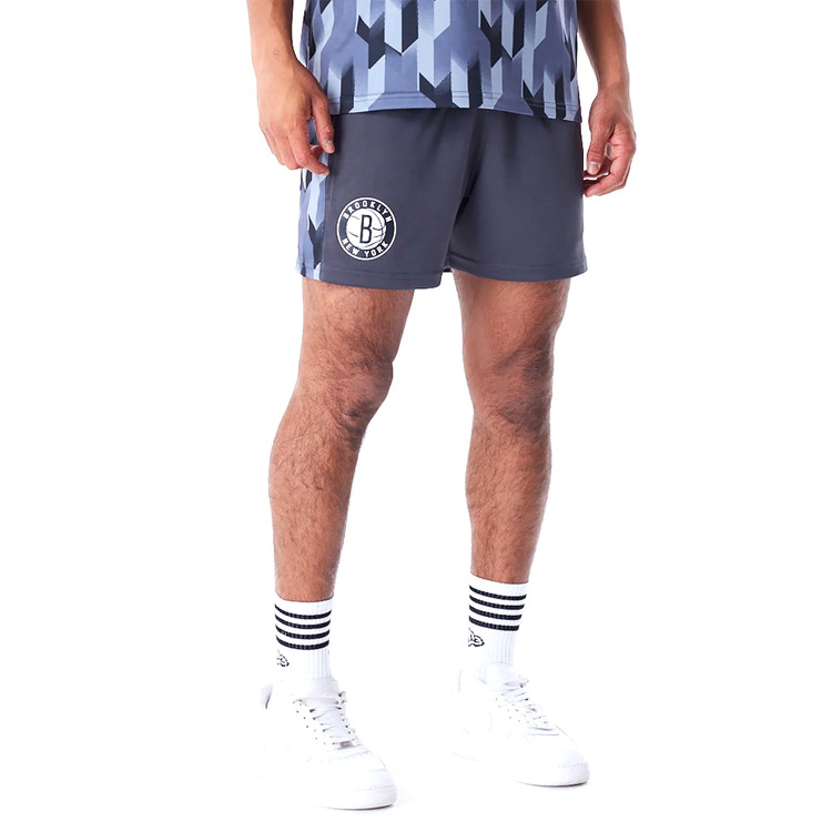 Ajouter au panier New Era NBA Brooklyn Nets Soccer AOP Shorts New Era NBA Brooklyn Nets Soccer AOP Shorts