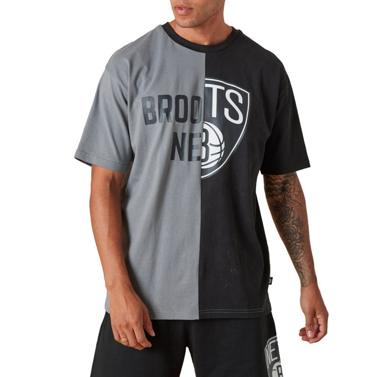 Ajouter au panier New Era NBA Brooklyn Nets Split Graphic T-shirt New Era NBA Brooklyn Nets Split Graphic T-shirt