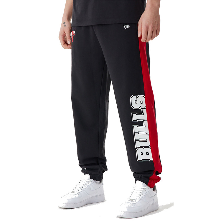 Ajouter au panier New Era NBA Chicago Bulls Large Graphic Joggers "Black" New Era NBA Chicago Bulls Large Graphic Joggers "Black"