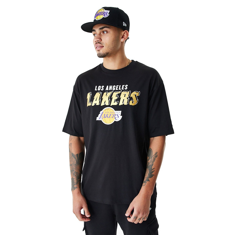 Ajouter au panier New Era NBA L.A Lakers Team Script Oversized T-Shirt New Era NBA L.A Lakers Team Script Oversized T-Shirt