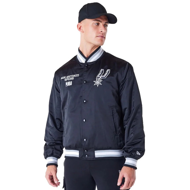 Ajouter au panier New Era NBA Spurs Satin Bomber Jacket "Black" New Era NBA Spurs Satin Bomber Jacket "Black"