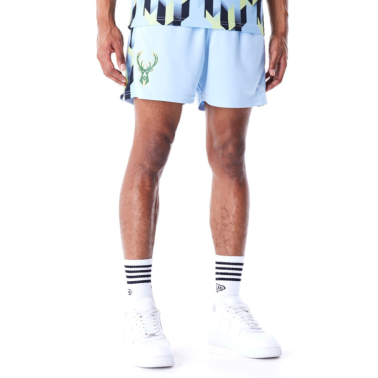 Ajouter au panier New Era NBA Milwaukee Bucks Soccer AOP Shorts New Era NBA Milwaukee Bucks Soccer AOP Shorts