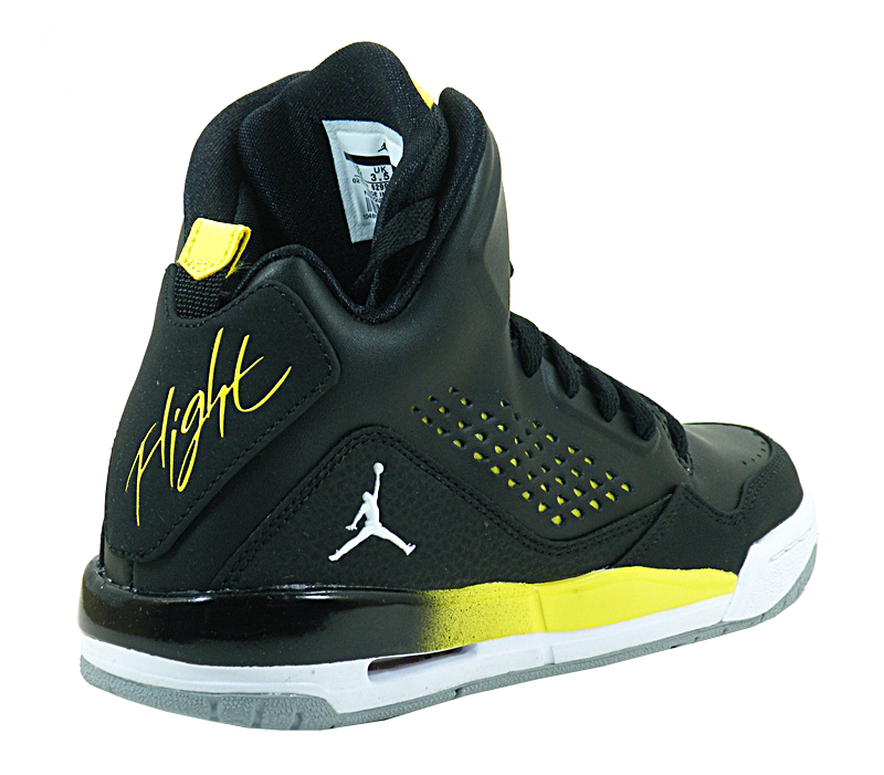 tenis jordan amarillos