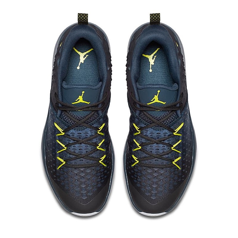 jordan extra fly black